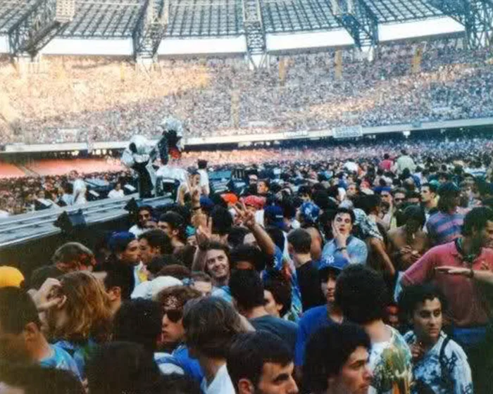 Lo stadio di Napoli gremito, metà anni Ottanta